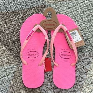Havaianas size 7/8 hot pink flip flops